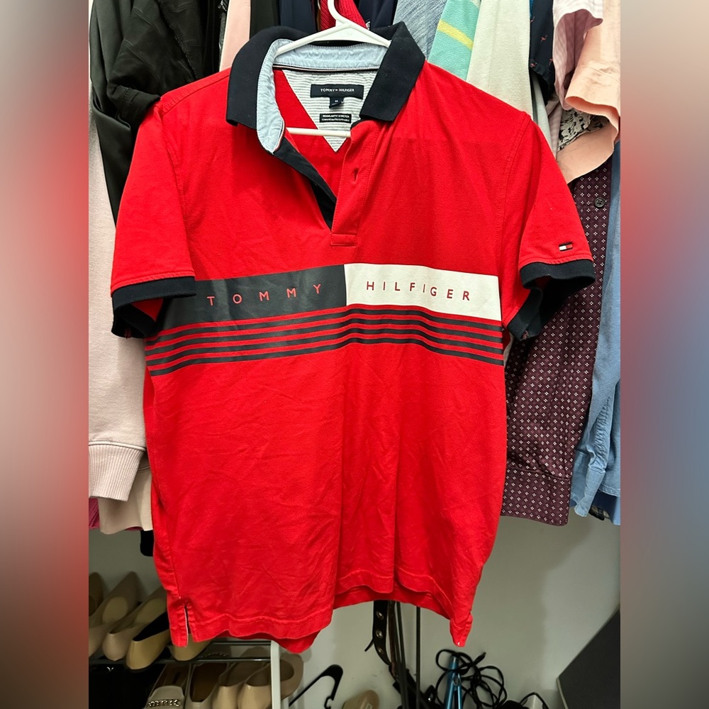 TOMMY HILFIGER T SHIRT